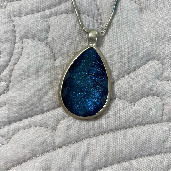 Blue necklace and earring pendant set. Costume jewelry. - Picture 2 of 4